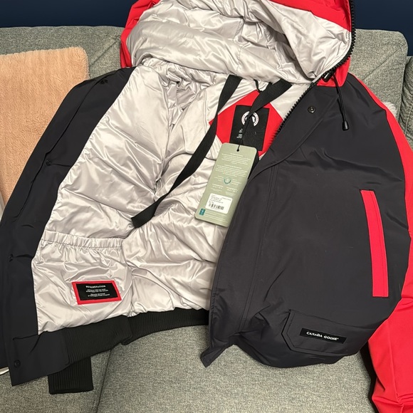 Bought brand new doesn’t fit, never worn with tag